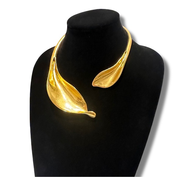 ZARA Golden Calla Lilly Statement Contemporary Hinge Choker ** GORGEOUS ** - Picture 4 of 11